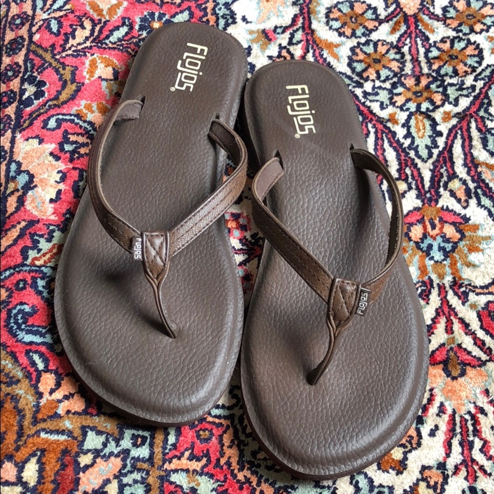 Flojos brown yoga mat sandals size 8.5/9